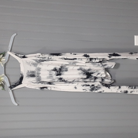 Shein Curve Tye Dye Cold Shoulder Top - Picture 4 of 8